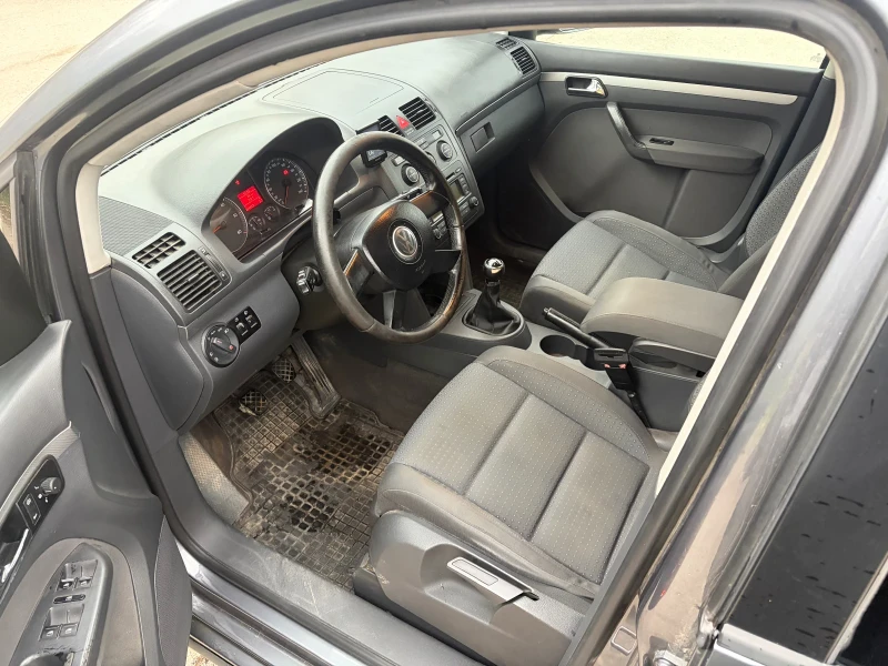 VW Touran, снимка 9 - Автомобили и джипове - 52679380