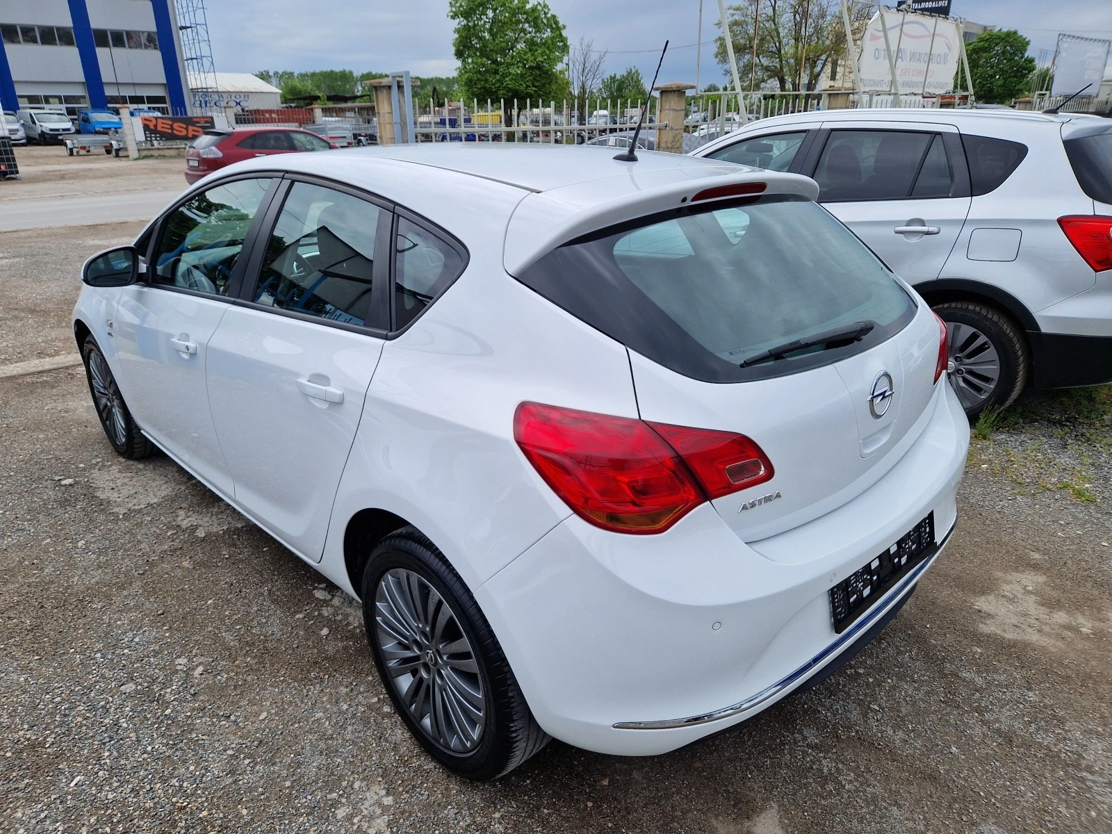 Opel Astra 1.4T Фейслифт - изображение 4