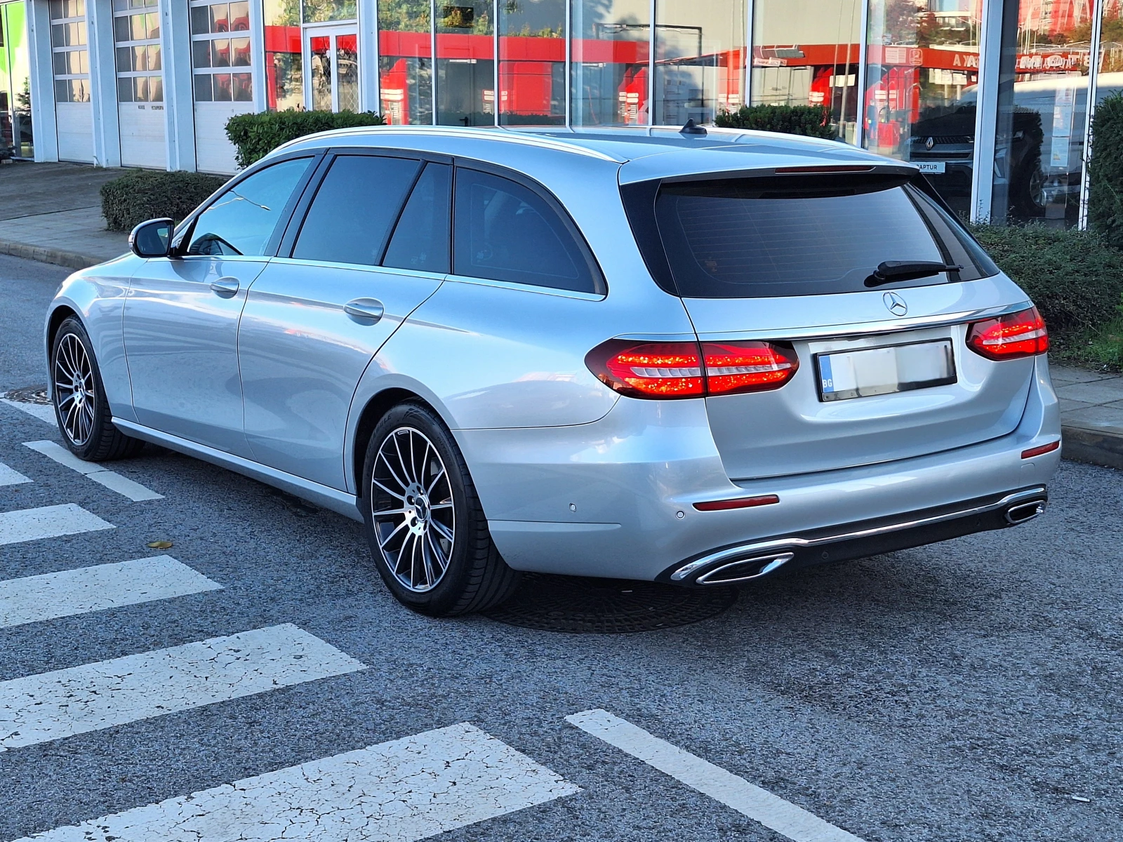 Mercedes-Benz E 220 E220D - изображение 2