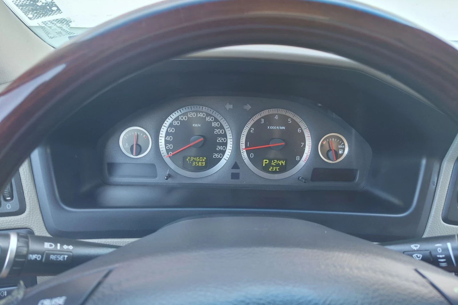 Volvo Xc70  - изображение 10