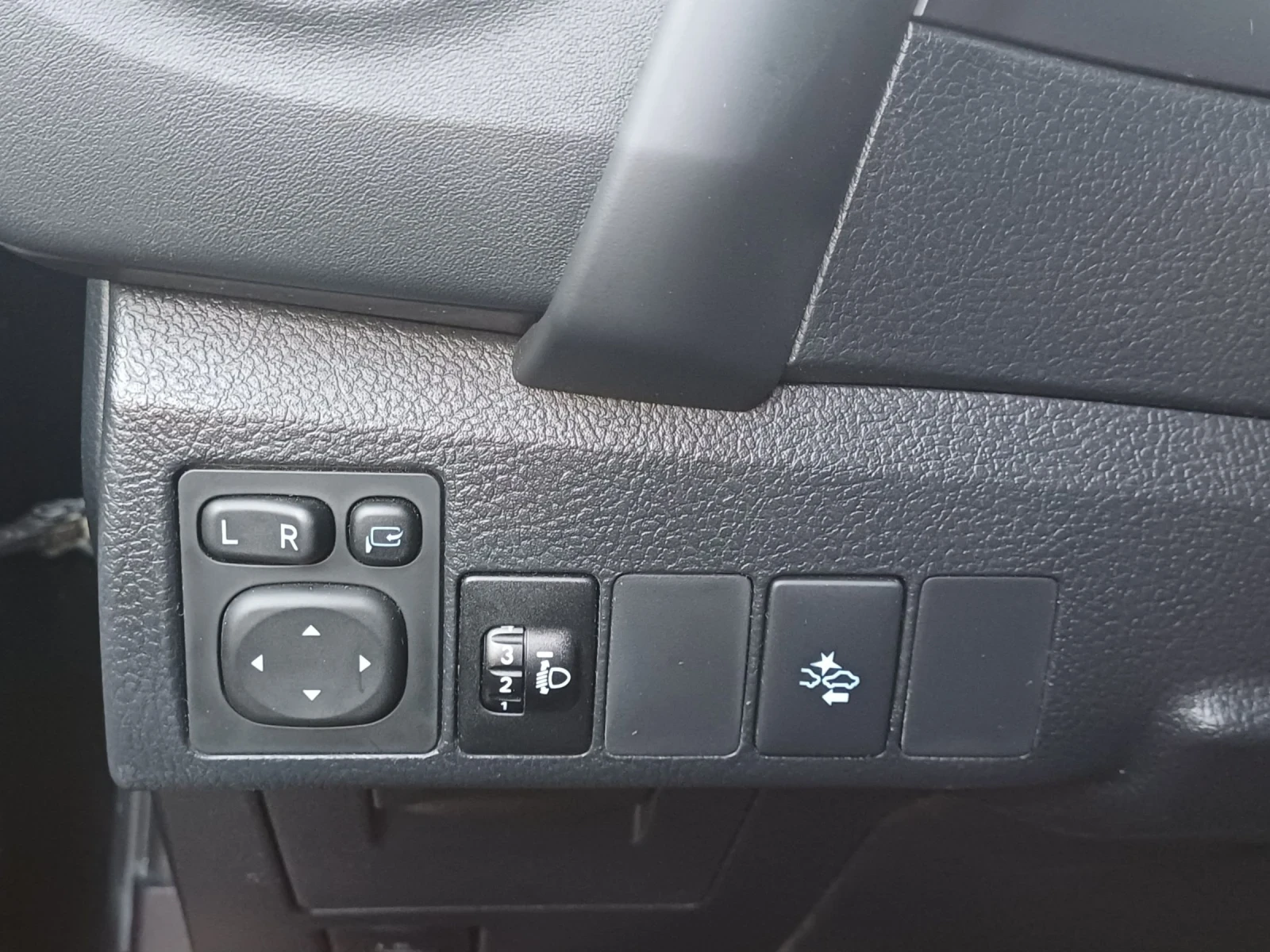 Toyota Auris 1.2i | Mobile.bg � ����������� 12