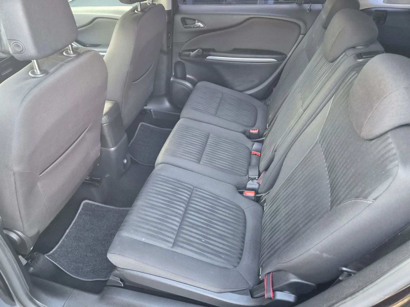 Opel Zafira 2.0CDTI, снимка 11 - Автомобили и джипове - 52280712