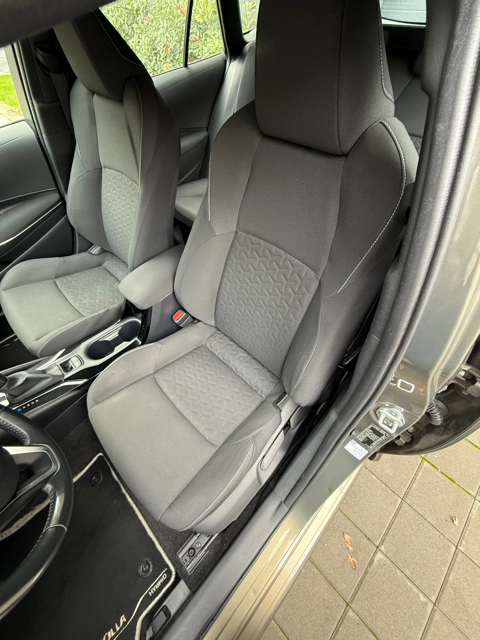 Toyota Corolla 1.8 Hybrid   | Mobile.bg   10