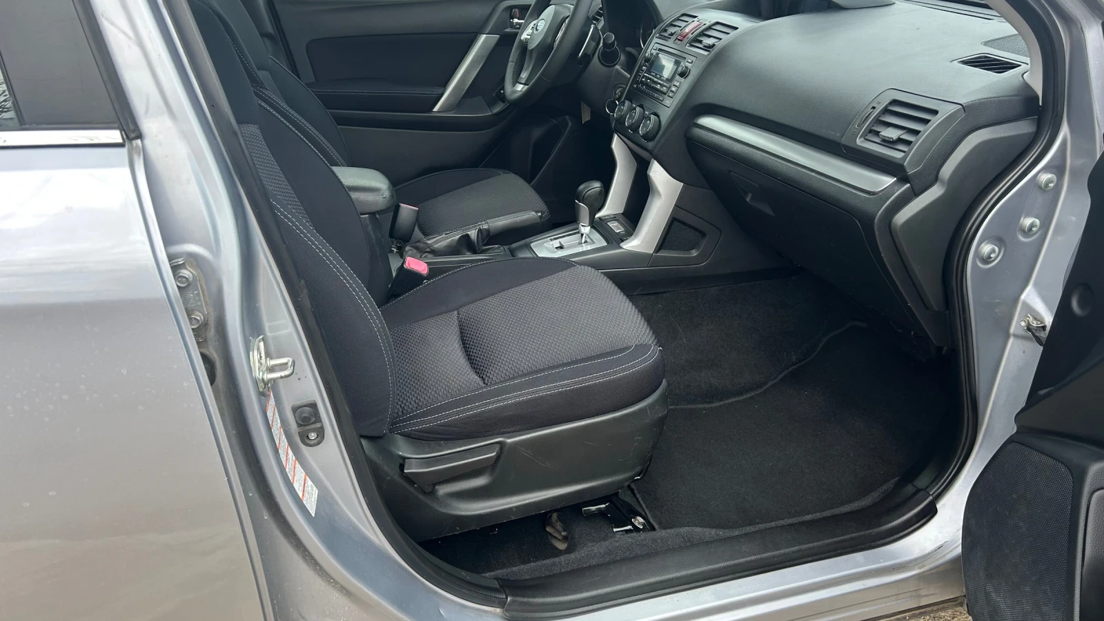 Subaru Forester 2.0i Швейцария, снимка 10 - Автомобили и джипове - 54068537