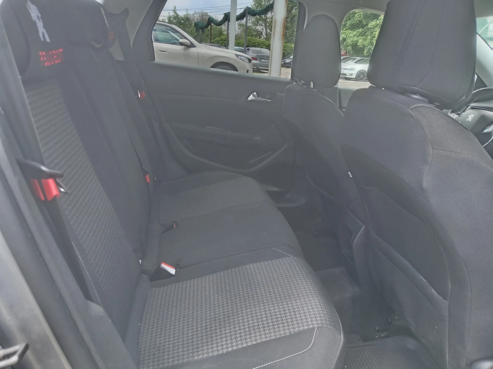 Peugeot 308 1.5еHDI, снимка 8 - Автомобили и джипове - 54752751