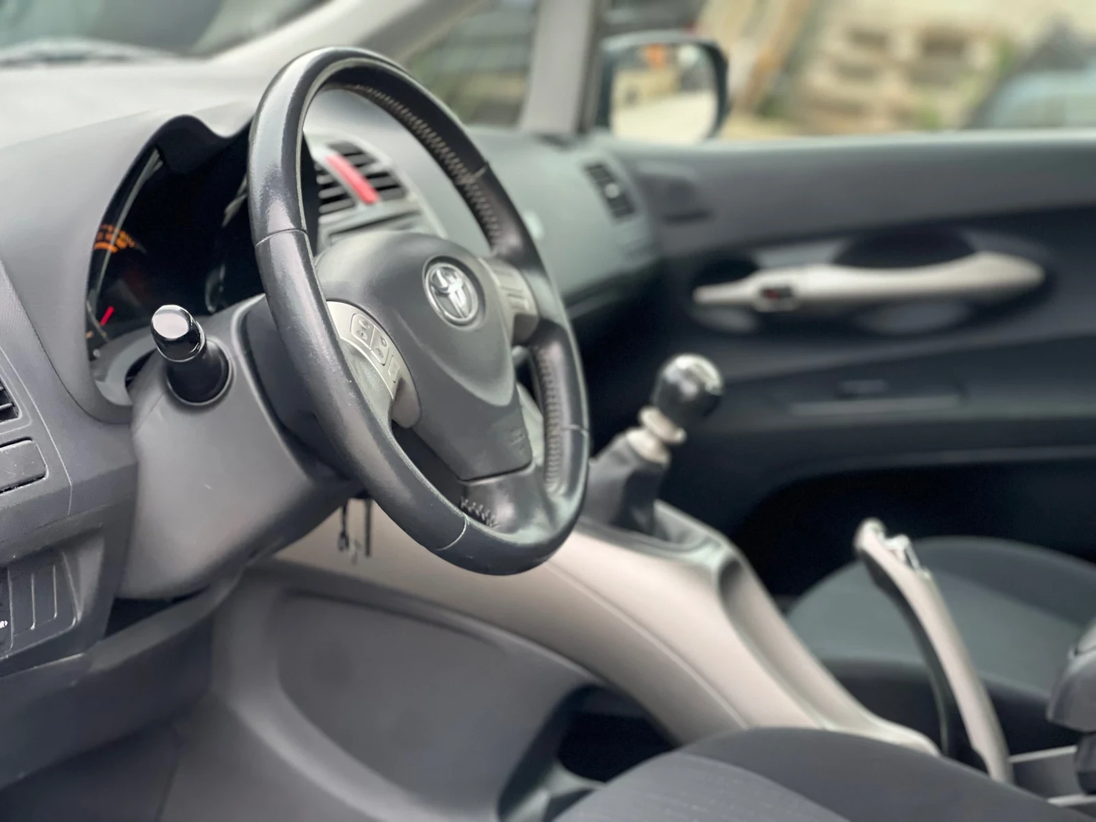 Toyota Auris 2.0 D4D 126 кс. NAVI, снимка 11 - Автомобили и джипове - 54877493