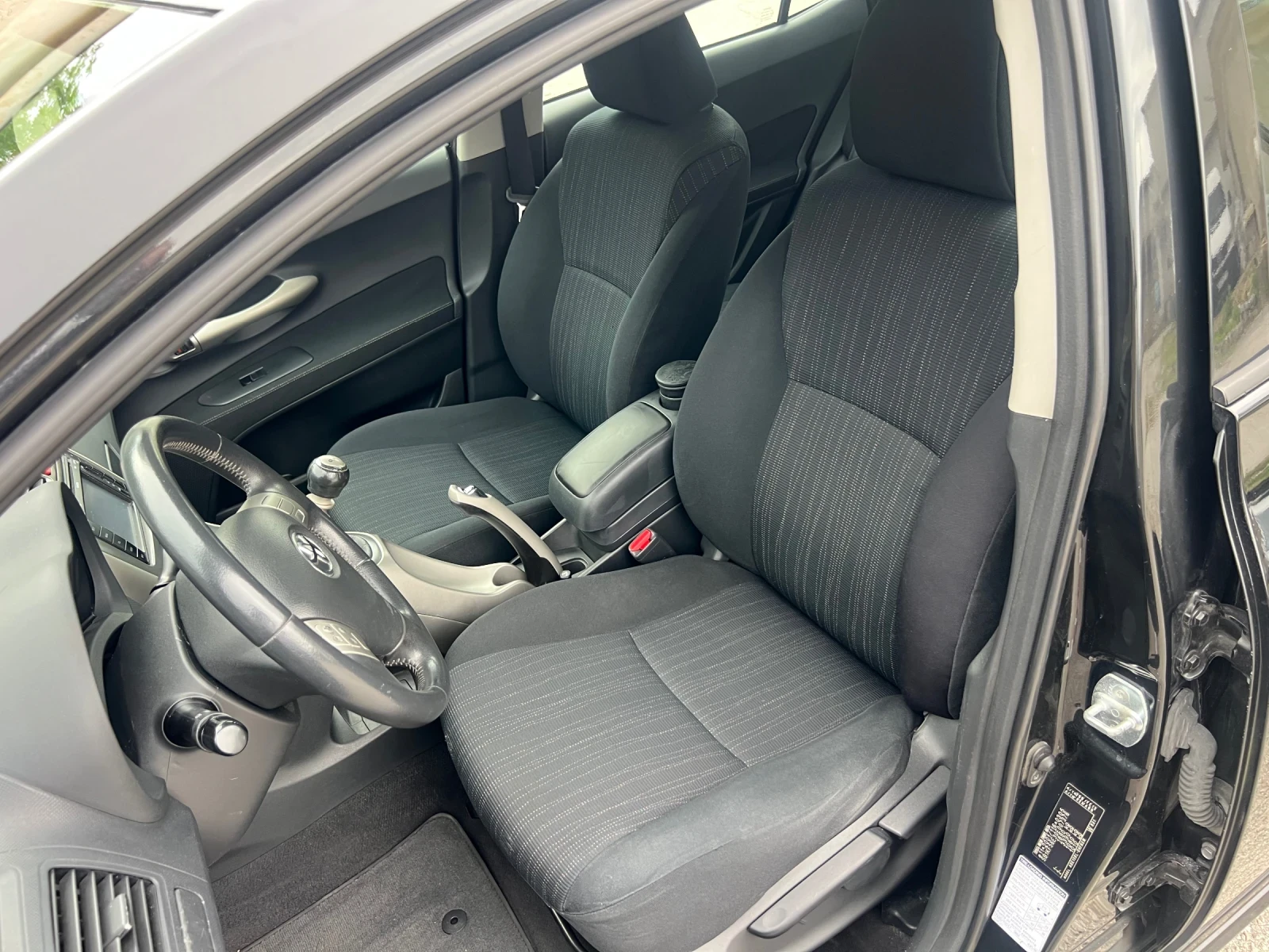 Toyota Auris 2.0 D4D 126 кс. NAVI, снимка 12 - Автомобили и джипове - 54877493