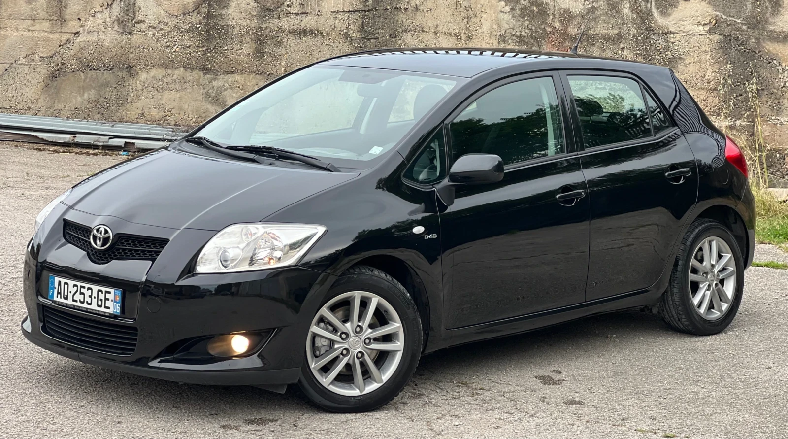 Toyota Auris 2.0 D4D 126 кс. NAVI, снимка 2 - Автомобили и джипове - 54877493