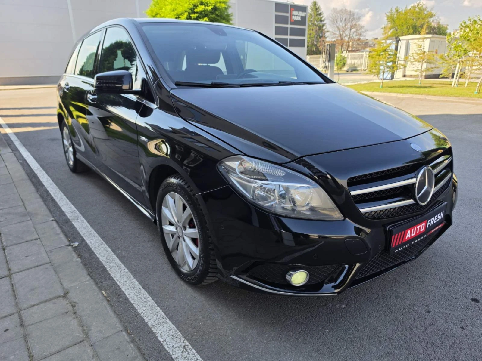 Mercedes-Benz B 180, снимка 2 - Автомобили и джипове - 55055100