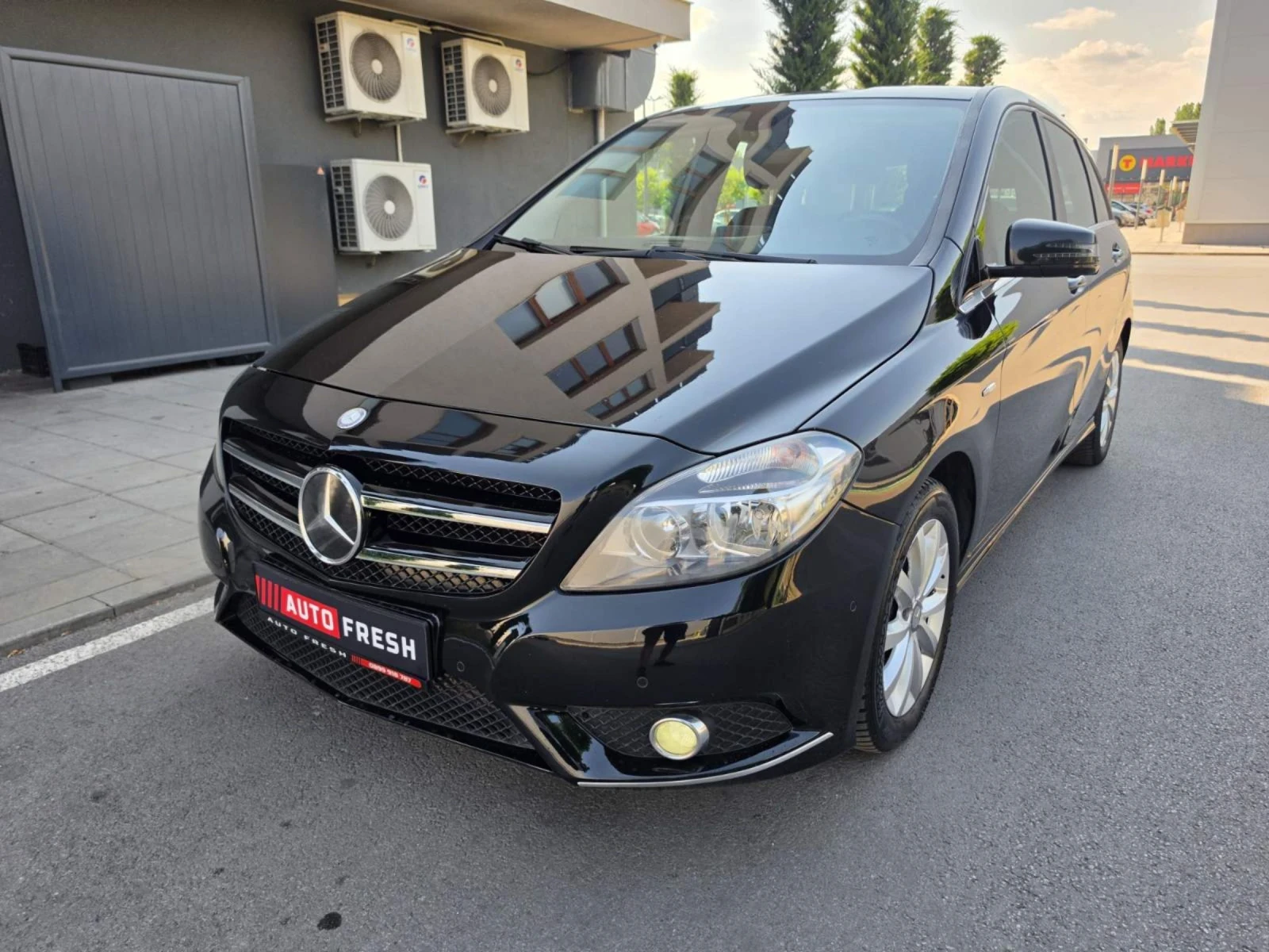 Mercedes-Benz B 180