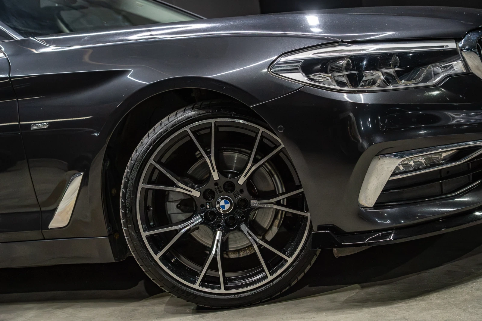 BMW 520 LUXURY LINE/ 20zoll/ AMBIENT/ADAPTIVE LIGHT/NAVI/F, снимка 17 - Автомобили и джипове - 55435057