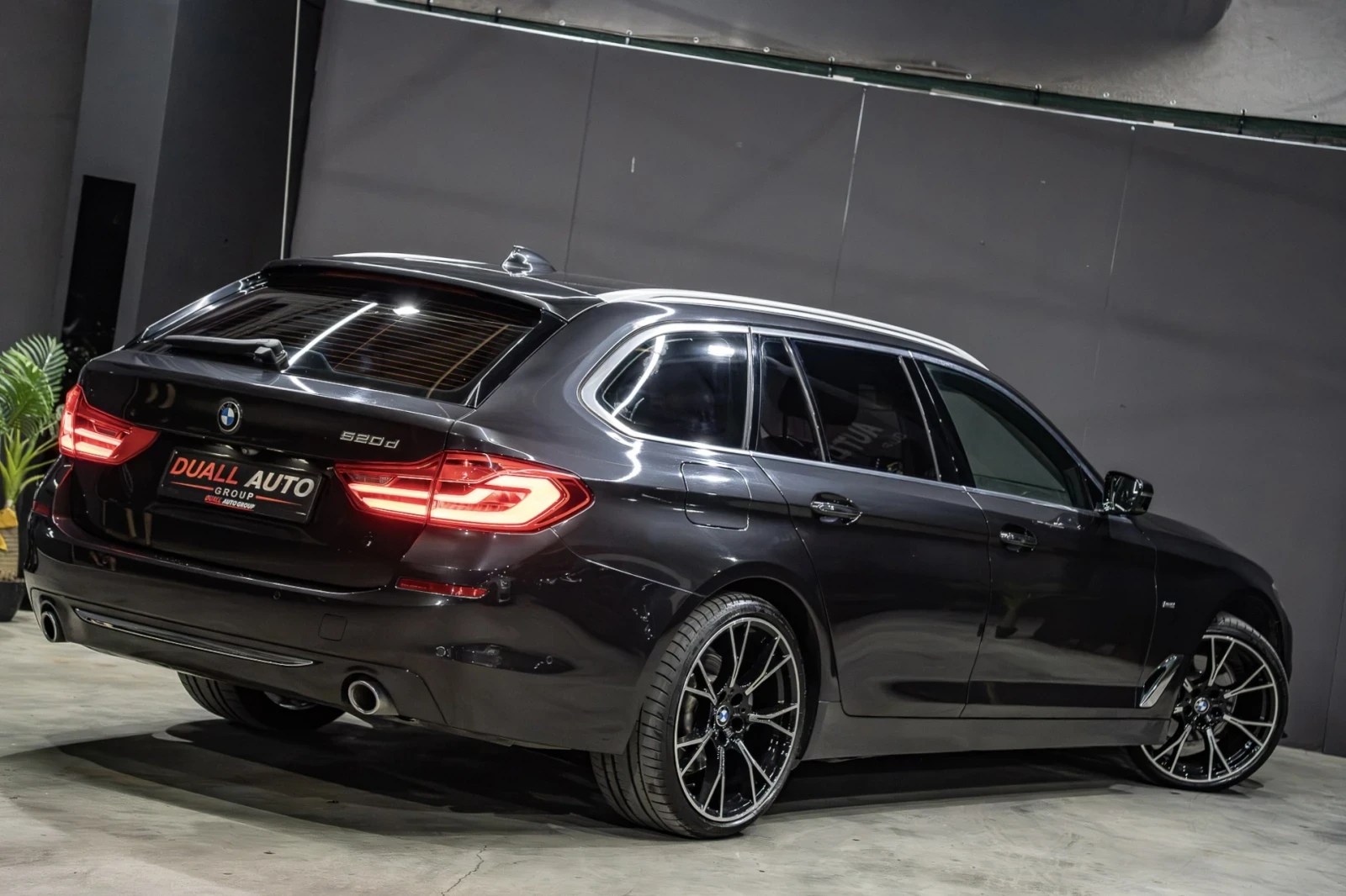 BMW 520 LUXURY LINE/ 20zoll/ AMBIENT/ADAPTIVE LIGHT/NAVI/F, снимка 4 - Автомобили и джипове - 55435057