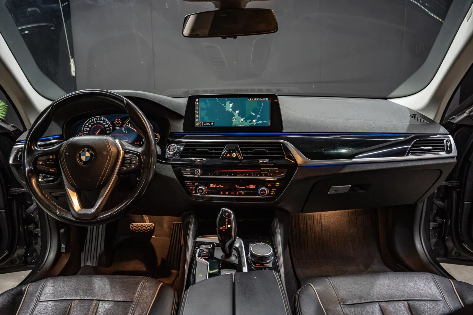 BMW 520 LUXURY LINE/ 20zoll/ AMBIENT/ADAPTIVE LIGHT/NAVI/F, снимка 8 - Автомобили и джипове - 55435057