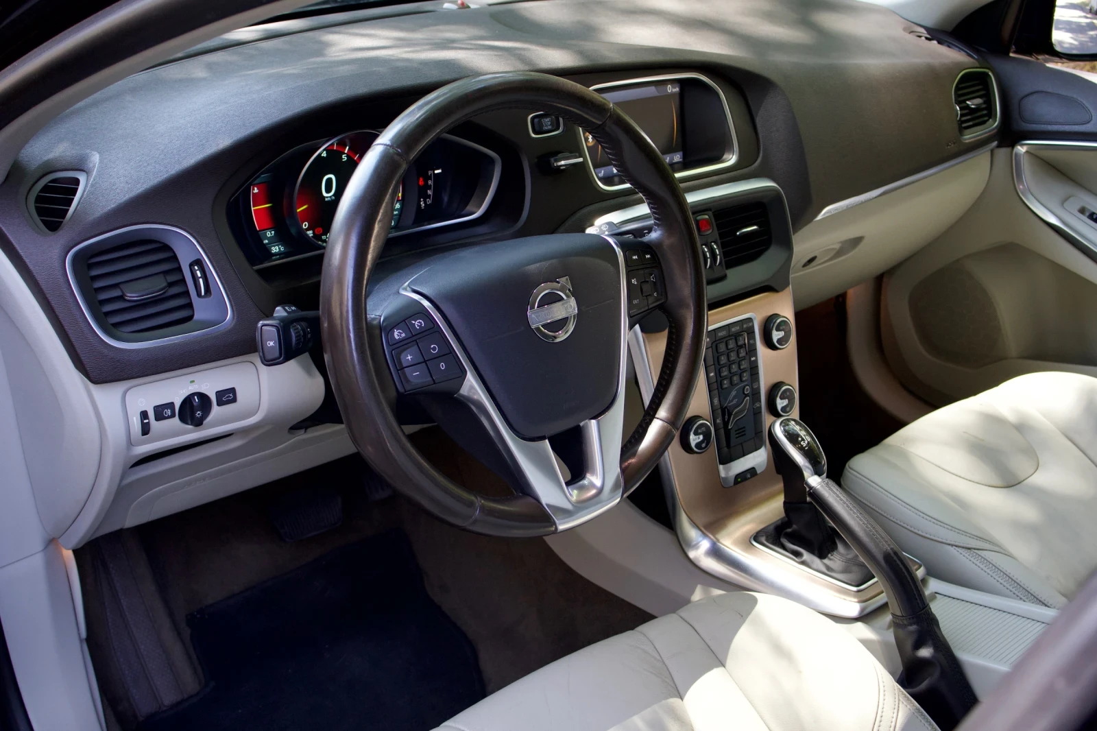 Volvo V40 Cross Country, снимка 6 - Автомобили и джипове - 55445204