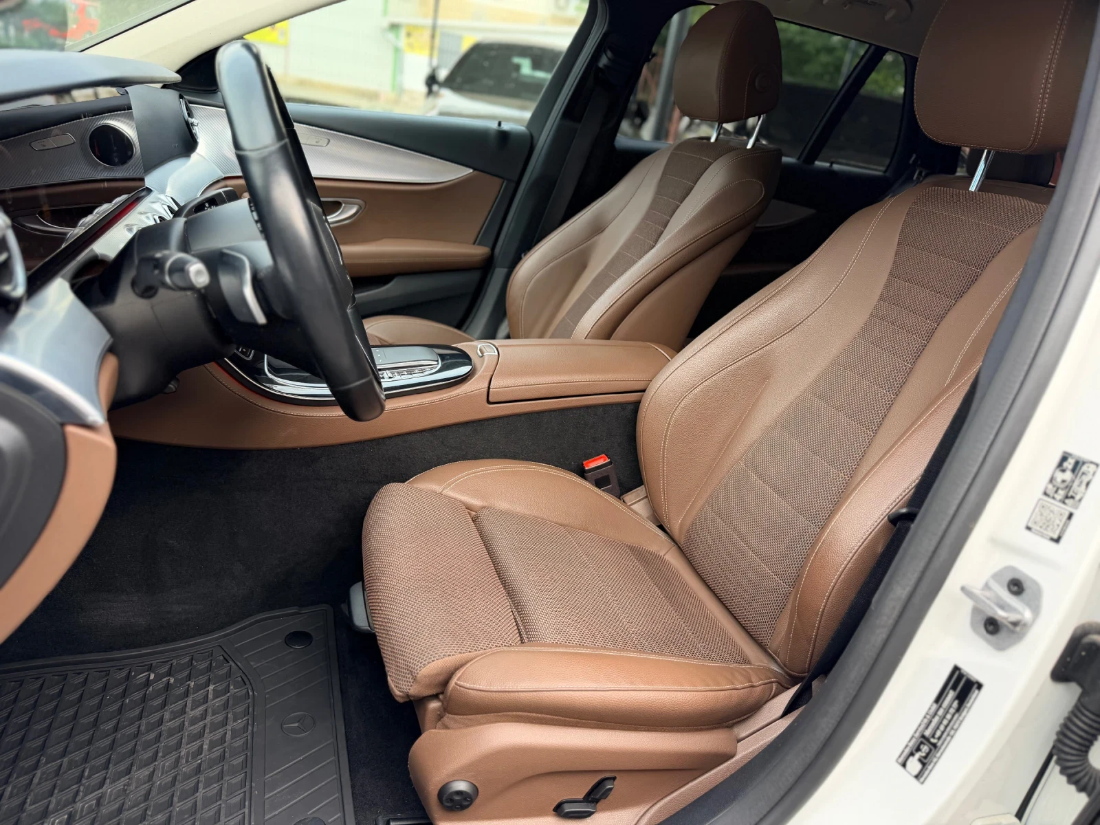 Mercedes-Benz E 220 d T 4Matic All-Terrain Distronic Keyless Multibeam, снимка 9 - Автомобили и джипове - 56165430