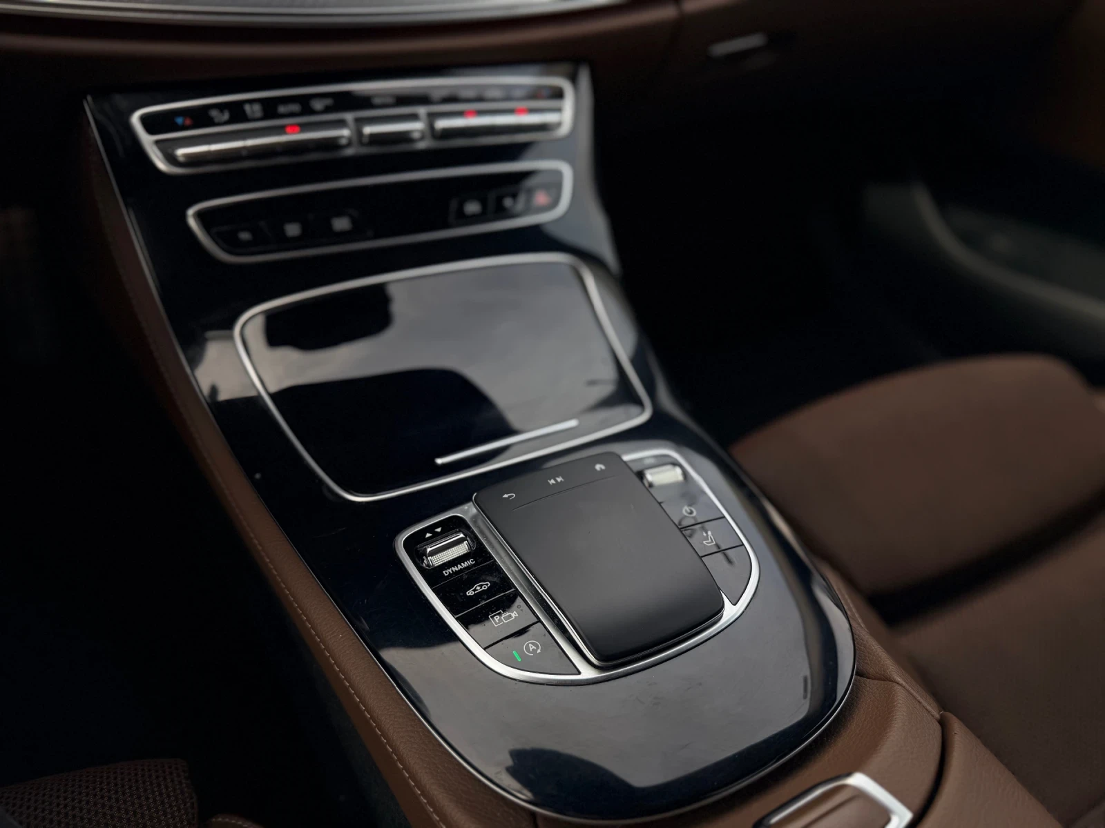 Mercedes-Benz E 220 d T 4Matic All-Terrain Distronic Keyless Multibeam, снимка 12 - Автомобили и джипове - 56165430