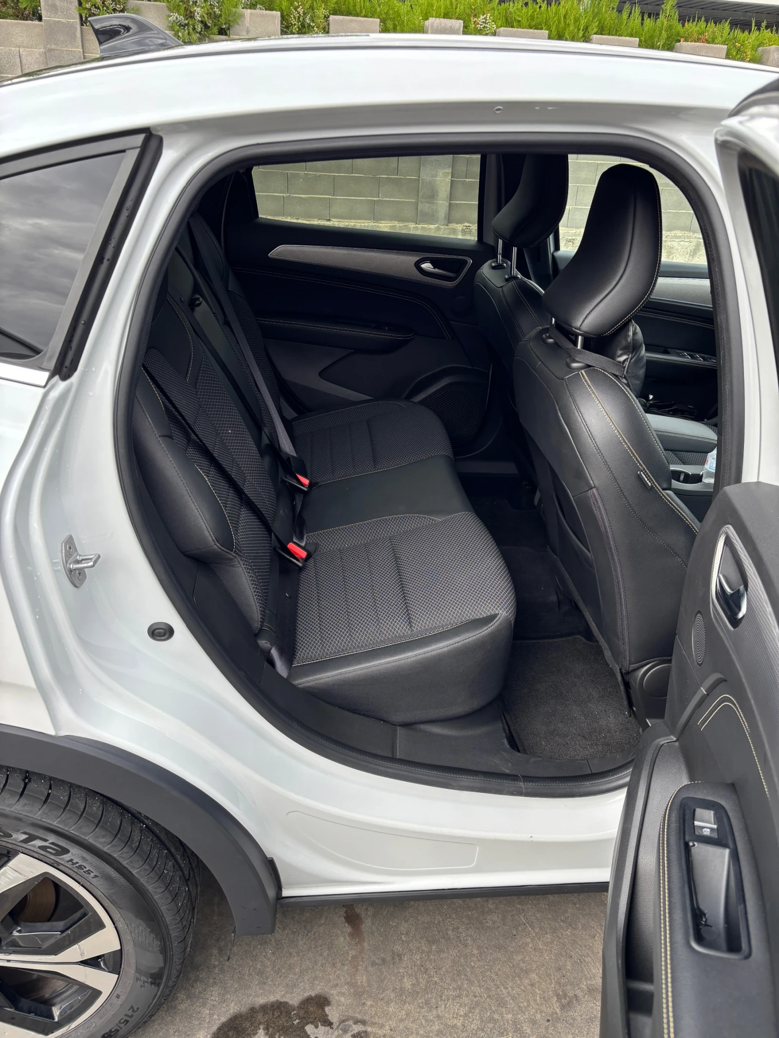Renault Arkana mild hybrid EDC, снимка 12 - Автомобили и джипове - 56226847