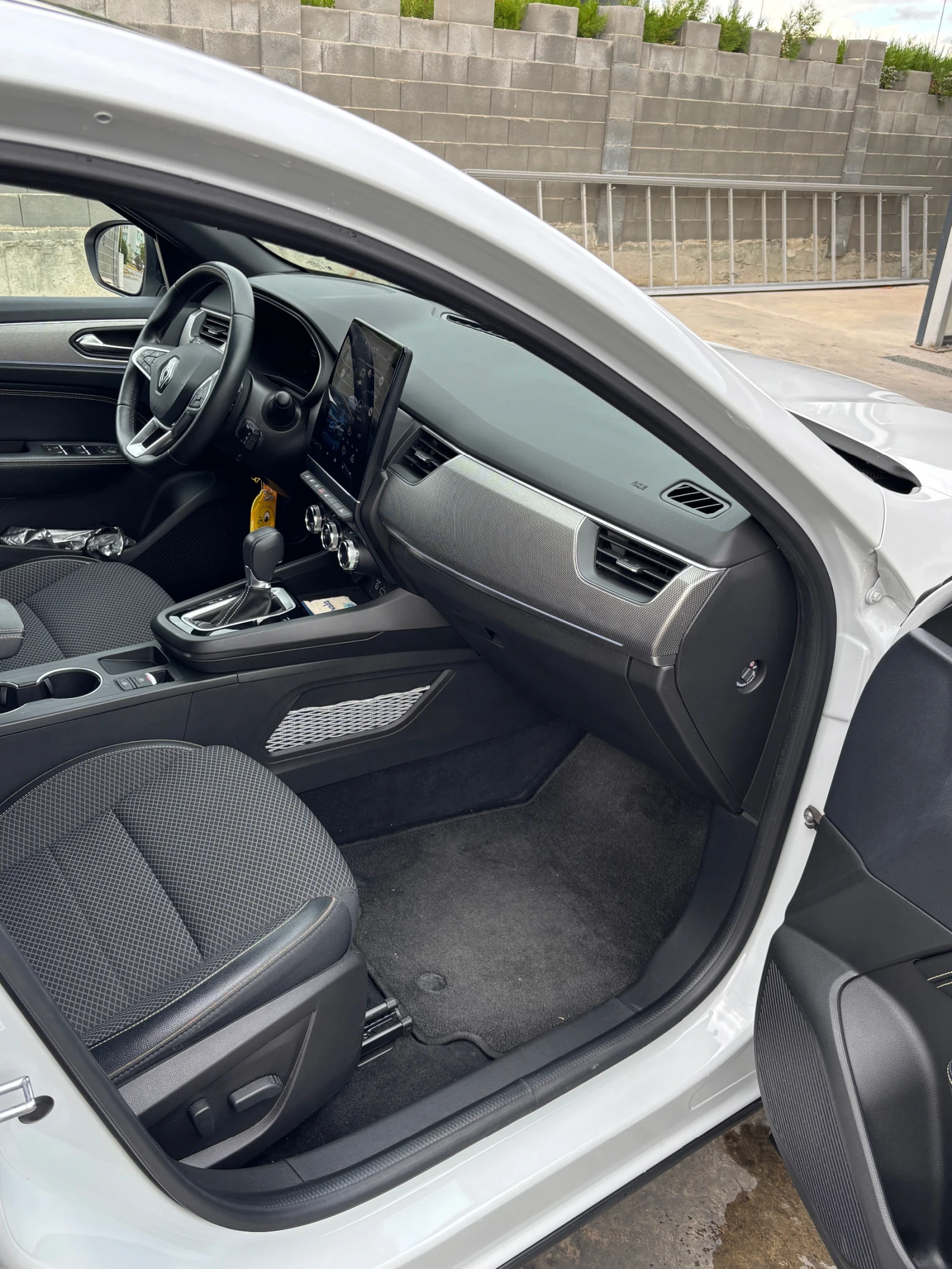 Renault Arkana mild hybrid EDC, снимка 9 - Автомобили и джипове - 56226847