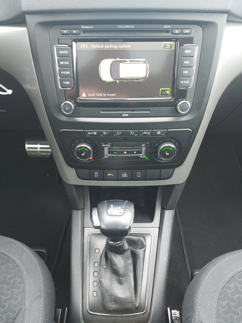 Skoda Yeti 2.0 TDI* 4x4* АВТОМАТИК* ПАНОРАМА* NAVI, снимка 11 - Автомобили и джипове - 52307804