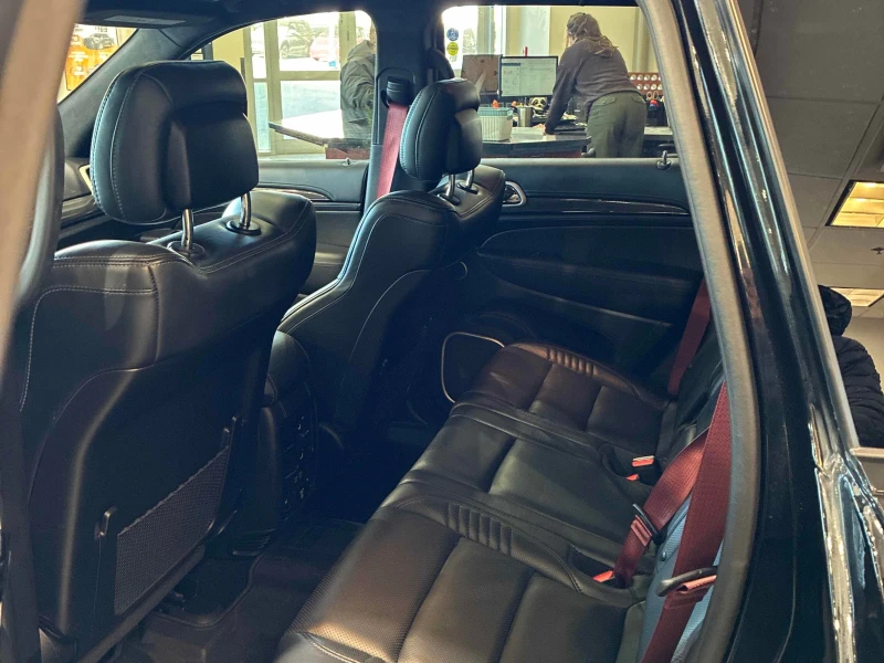 Jeep Grand cherokee Trackhawk* * 4X4* * CARFAX * * АВТО КРЕДИТ * * , снимка 10 - Автомобили и джипове - 53445796