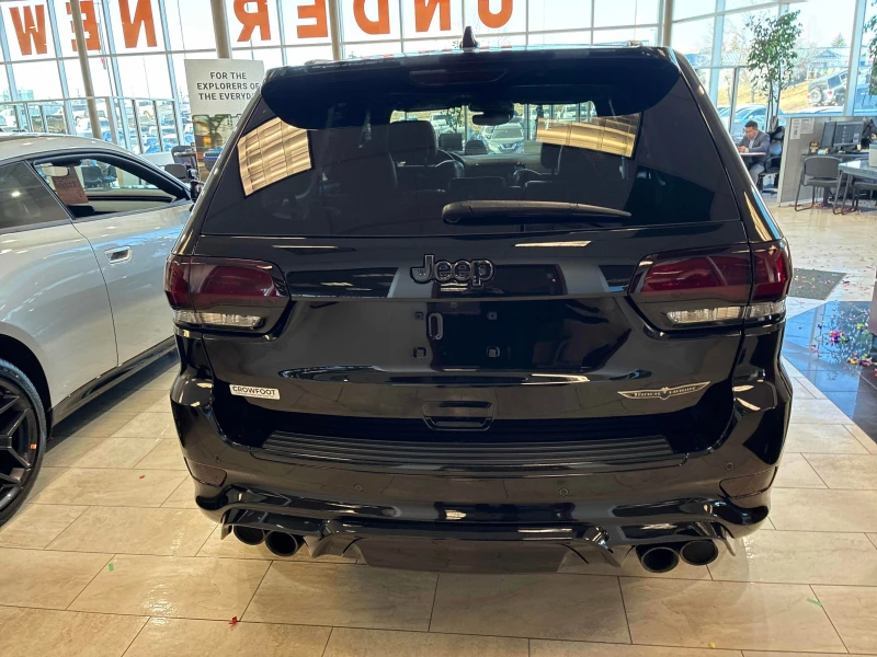 Jeep Grand cherokee Trackhawk* * 4X4* * CARFAX * * АВТО КРЕДИТ * * , снимка 3 - Автомобили и джипове - 53445796