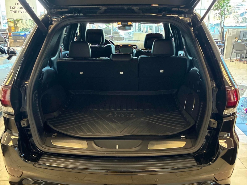 Jeep Grand cherokee Trackhawk* * 4X4* * CARFAX * * АВТО КРЕДИТ * * , снимка 5 - Автомобили и джипове - 53445796