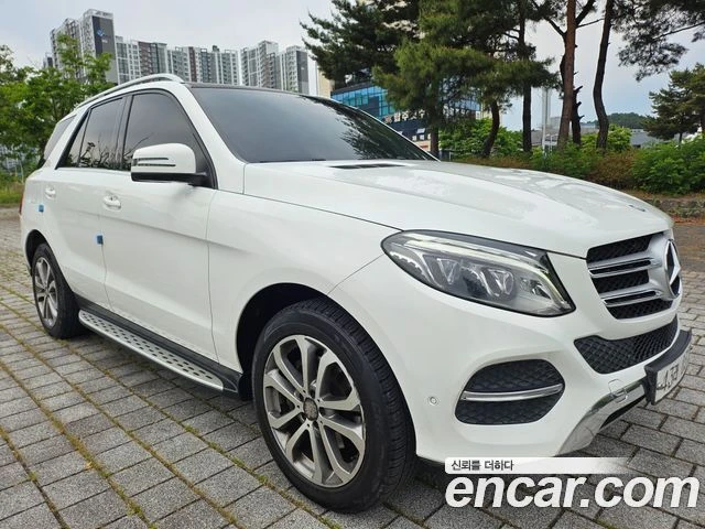 Mercedes-Benz GLE 250, снимка 3 - Автомобили и джипове - 56077622