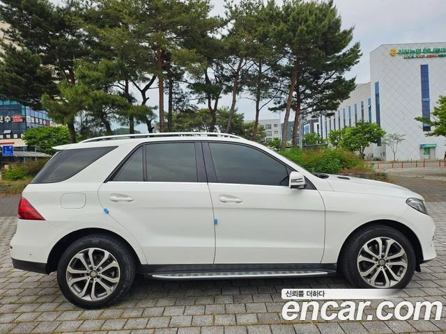 Mercedes-Benz GLE 250, снимка 4 - Автомобили и джипове - 56077622