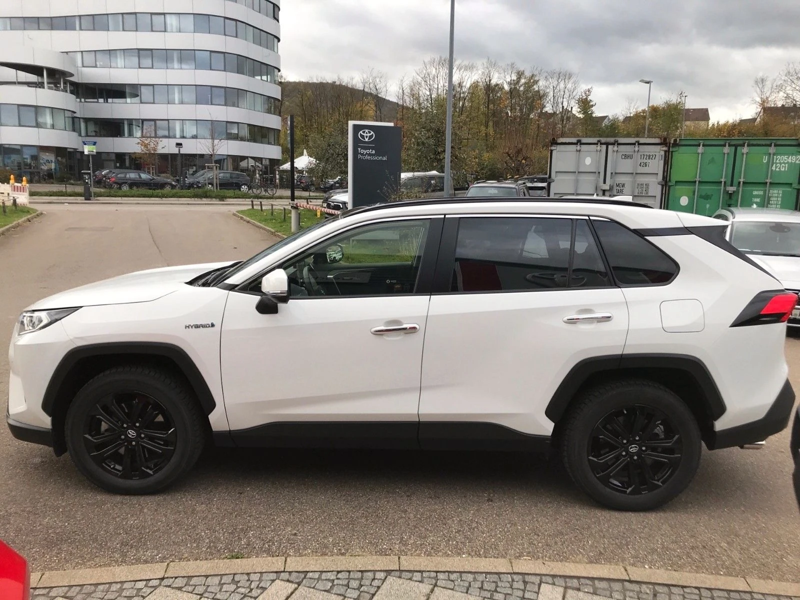 Toyota Rav4 Hybrid 4x4 - изображение 5