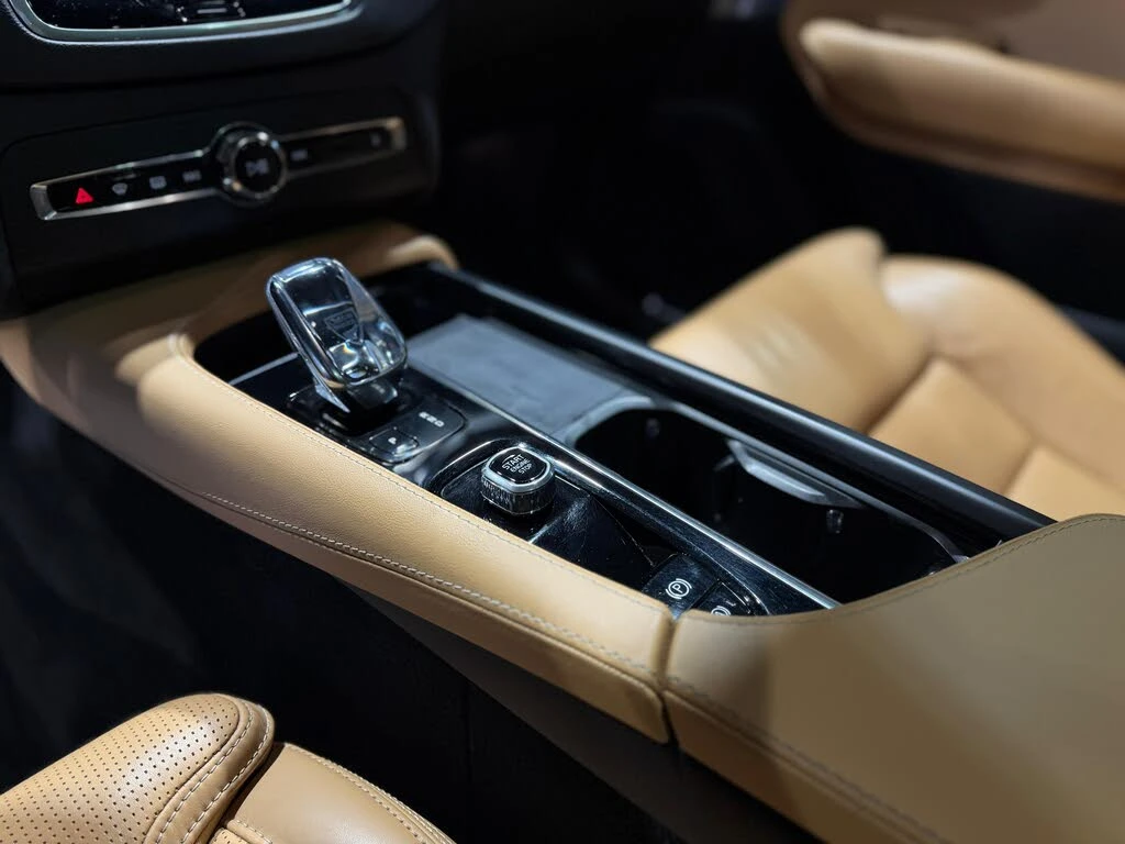 Volvo Xc90 T8 INSCRIPTION* PLUG-IN* BOWERS* HEAD-UP* 360* ПАН, снимка 8 - Автомобили и джипове - 54702297