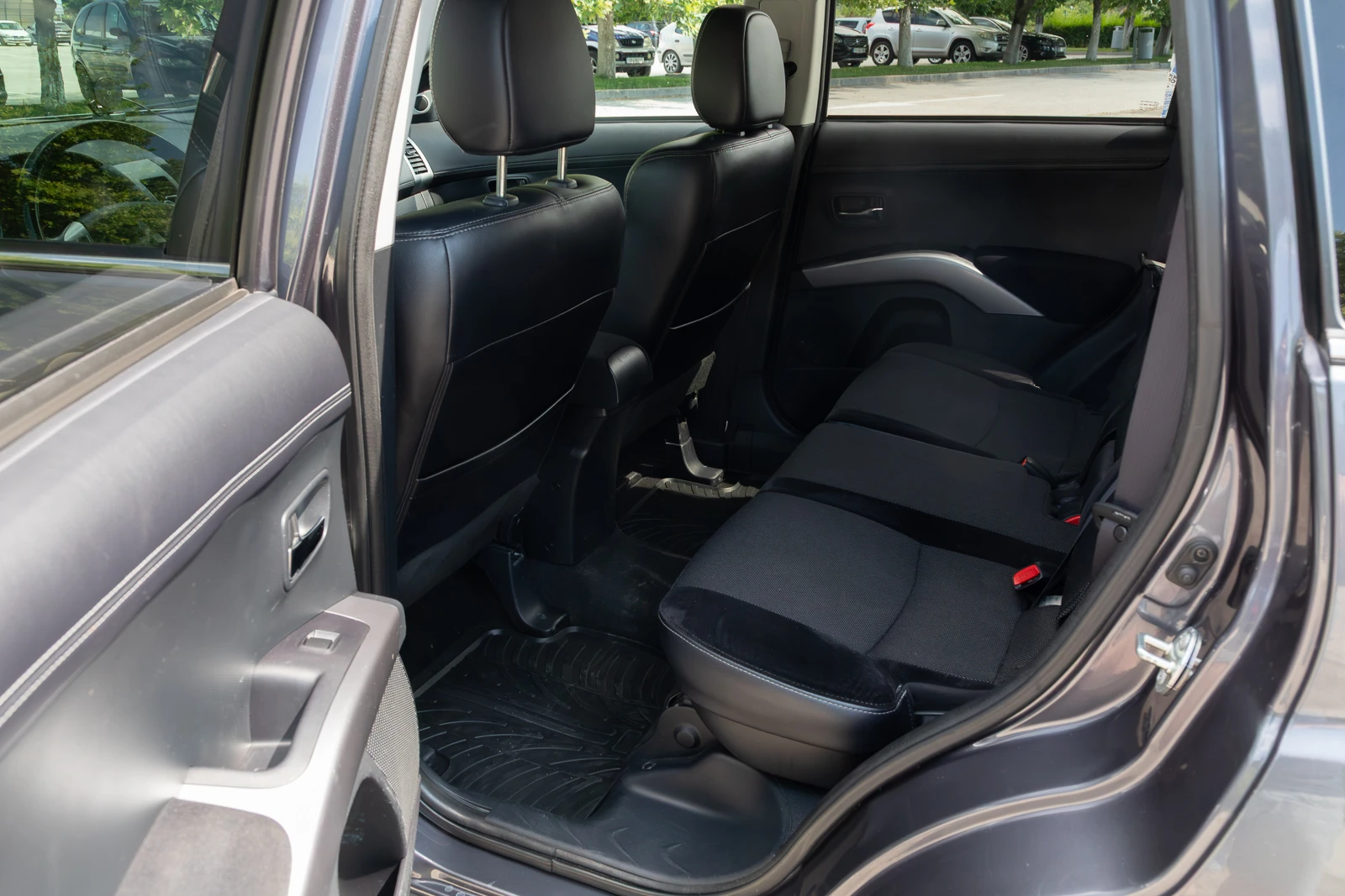 Mitsubishi Outlander 2.2 DI-D, снимка 10 - Автомобили и джипове - 54979577