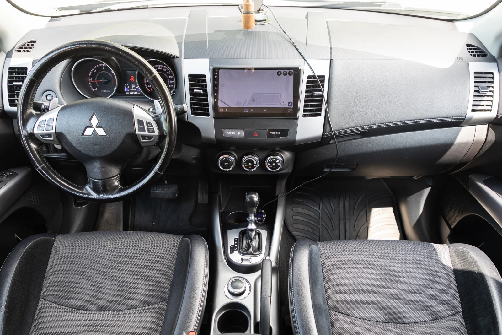 Mitsubishi Outlander 2.2 DI-D, снимка 8 - Автомобили и джипове - 54979577