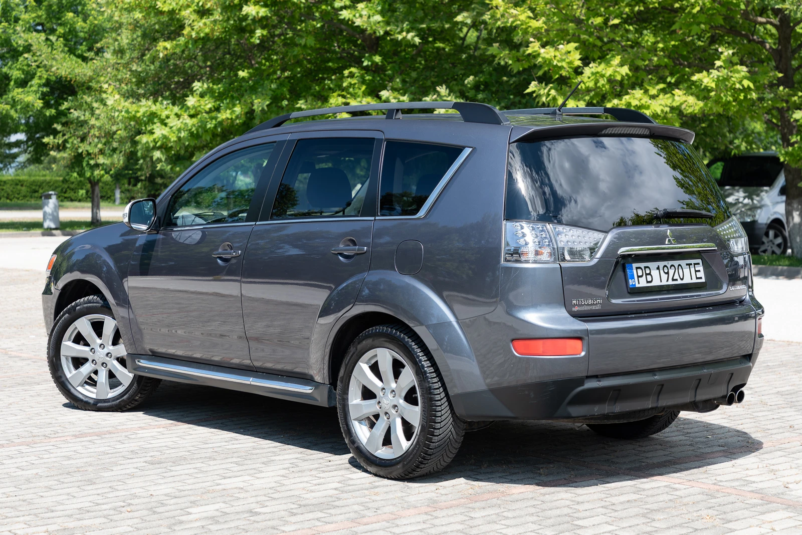 Mitsubishi Outlander 2.2 DI-D, снимка 3 - Автомобили и джипове - 54979577