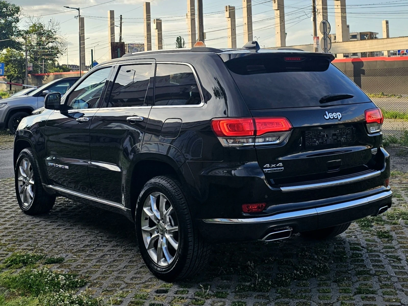 Jeep Grand cherokee 3.0 CRDI Summit 4x4 250 к.с. Камера Keyless, снимка 4 - Автомобили и джипове - 55051658