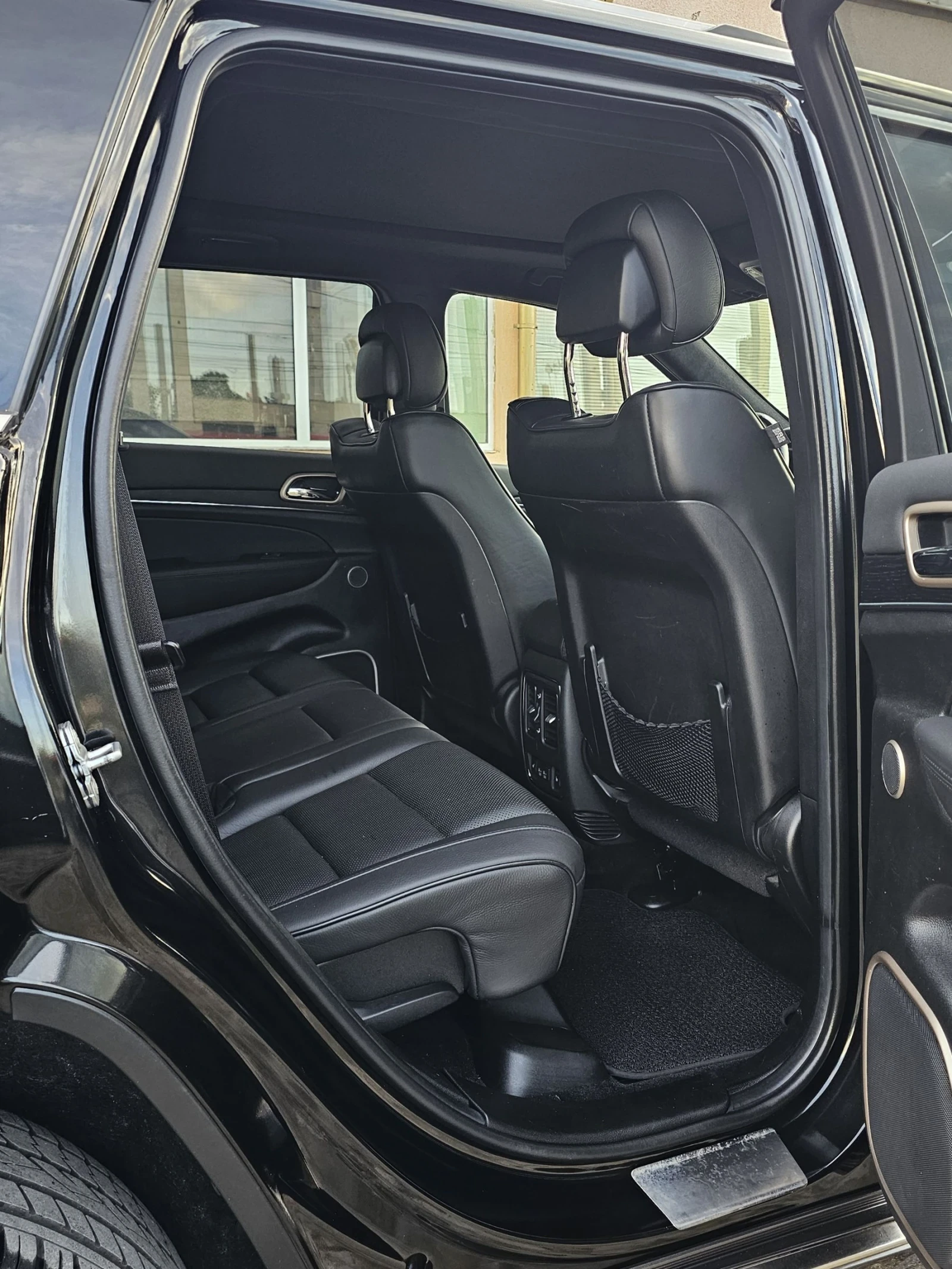 Jeep Grand cherokee 3.0 CRDI Summit 4x4 250 к.с. Камера Keyless, снимка 10 - Автомобили и джипове - 55051658