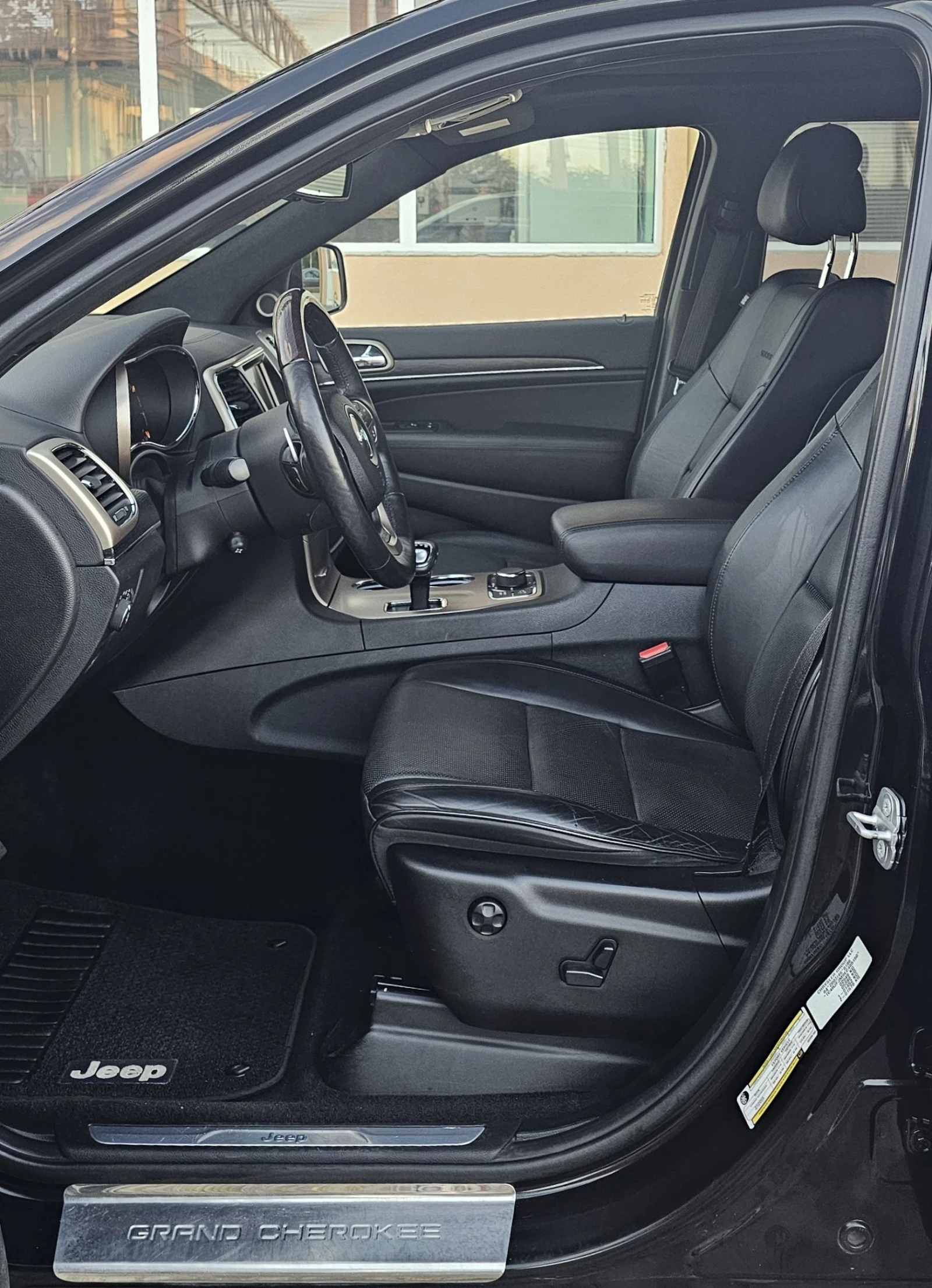 Jeep Grand cherokee 3.0 CRDI Summit 4x4 250 к.с. Камера Keyless, снимка 8 - Автомобили и джипове - 55051658