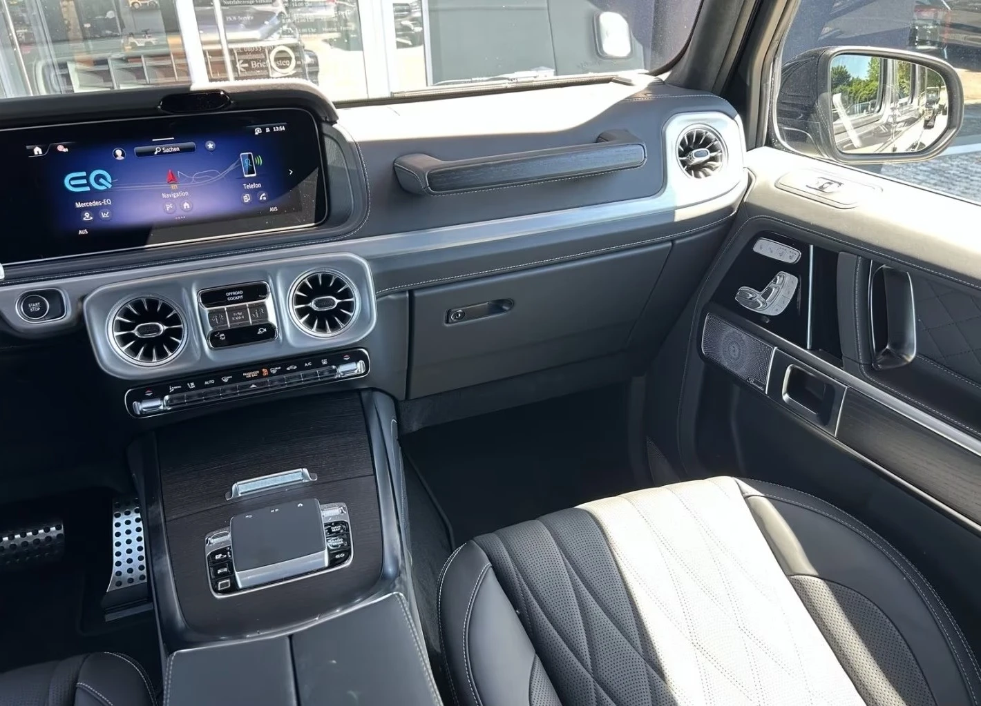 Mercedes-Benz G 580 EQ 4-MATIC AMG MANUFAKTUR NIGHT-PAKET, снимка 8 - Автомобили и джипове - 55434877