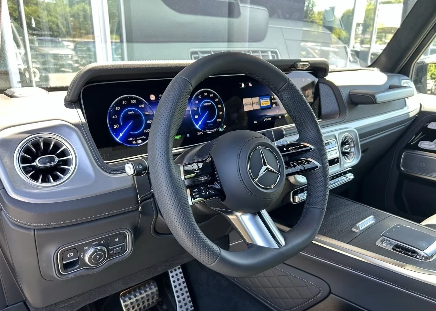 Mercedes-Benz G 580 EQ 4-MATIC AMG MANUFAKTUR NIGHT-PAKET, снимка 13 - Автомобили и джипове - 55434877