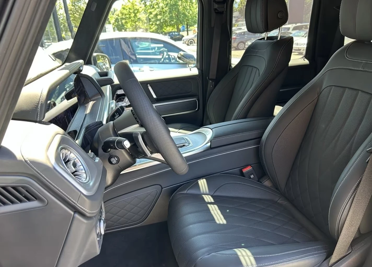 Mercedes-Benz G 580 EQ 4-MATIC AMG MANUFAKTUR NIGHT-PAKET, снимка 14 - Автомобили и джипове - 55434877