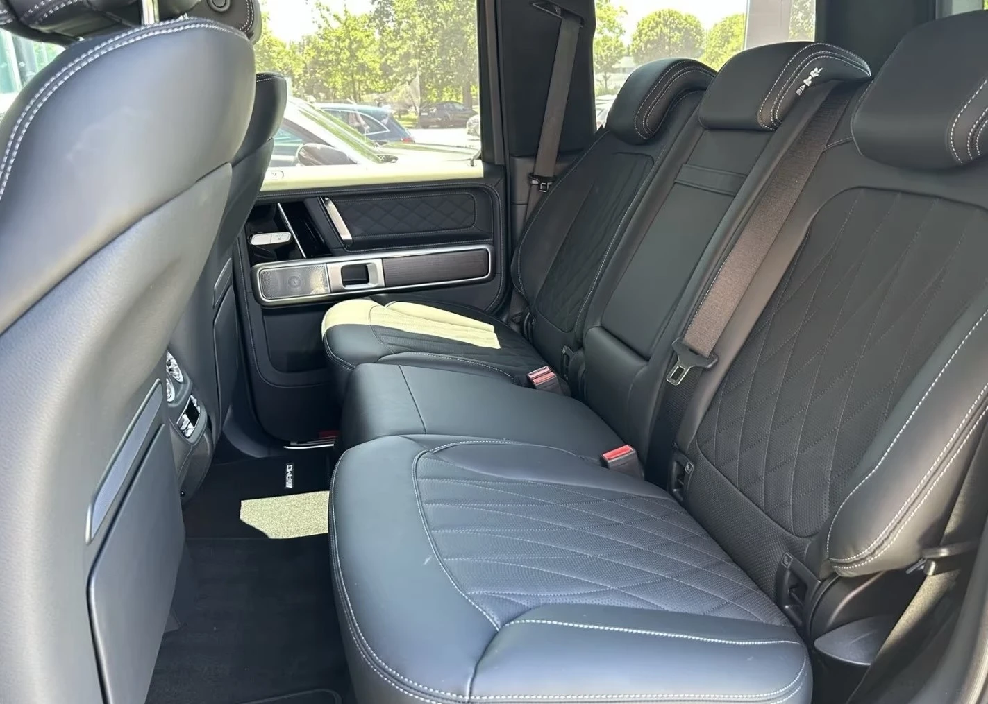 Mercedes-Benz G 580 EQ 4-MATIC AMG MANUFAKTUR NIGHT-PAKET, снимка 17 - Автомобили и джипове - 55434877