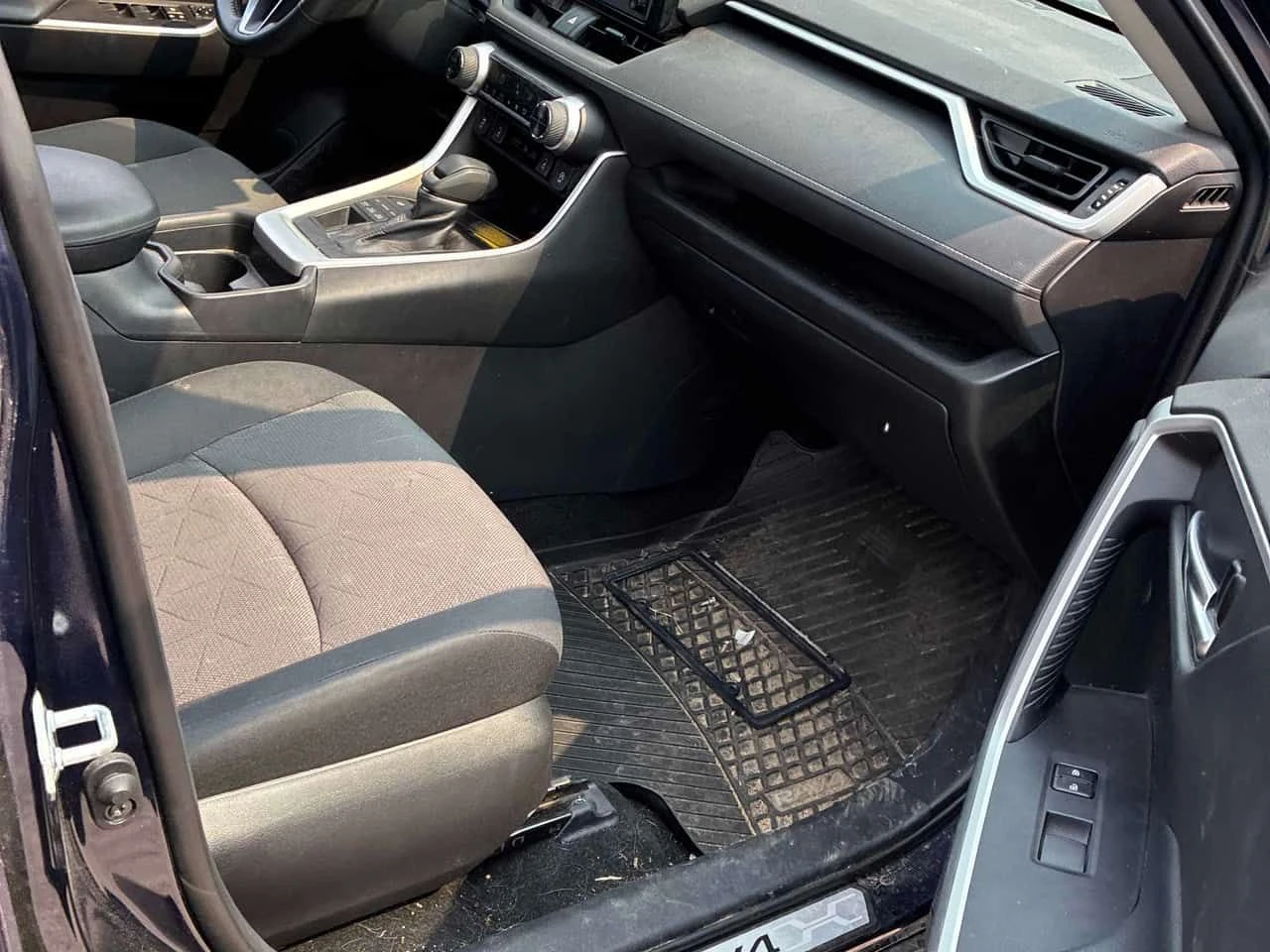 Toyota Rav4  XLE / CARFAX / АВТОКРЕДИТ , снимка 16 - Автомобили и джипове - 55650148