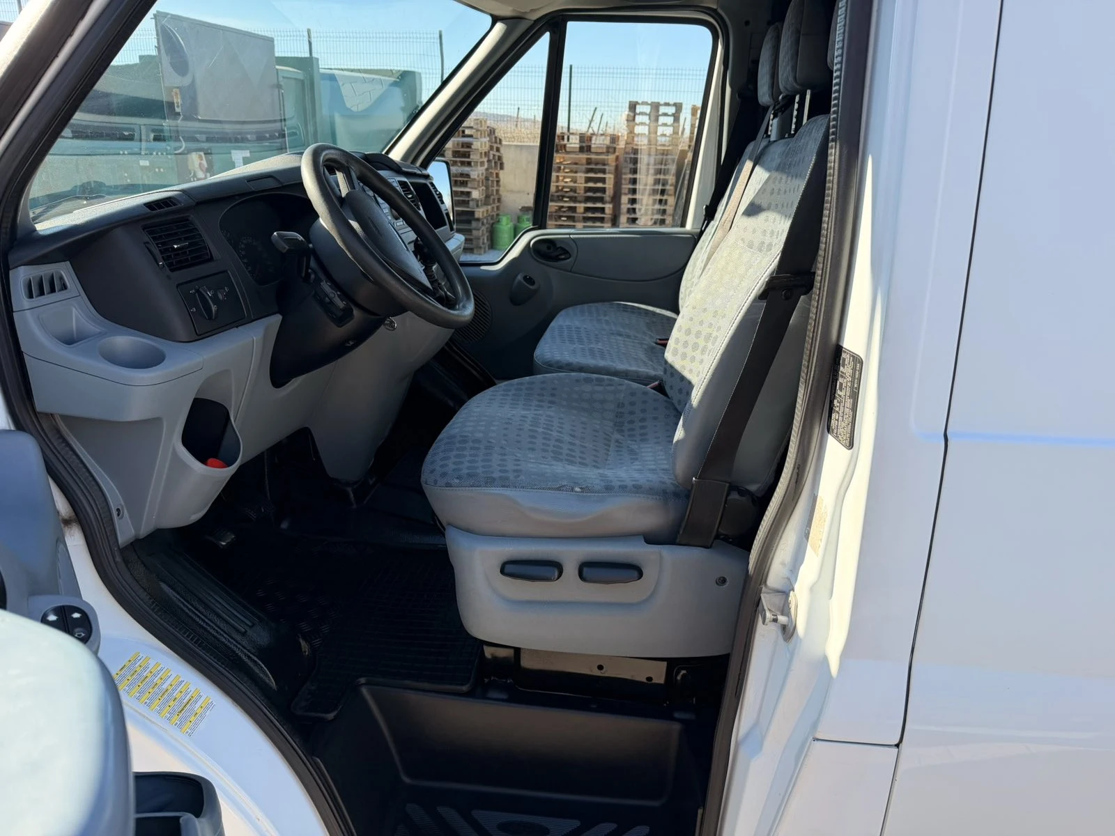 Ford Transit 125T350 - изображение 8