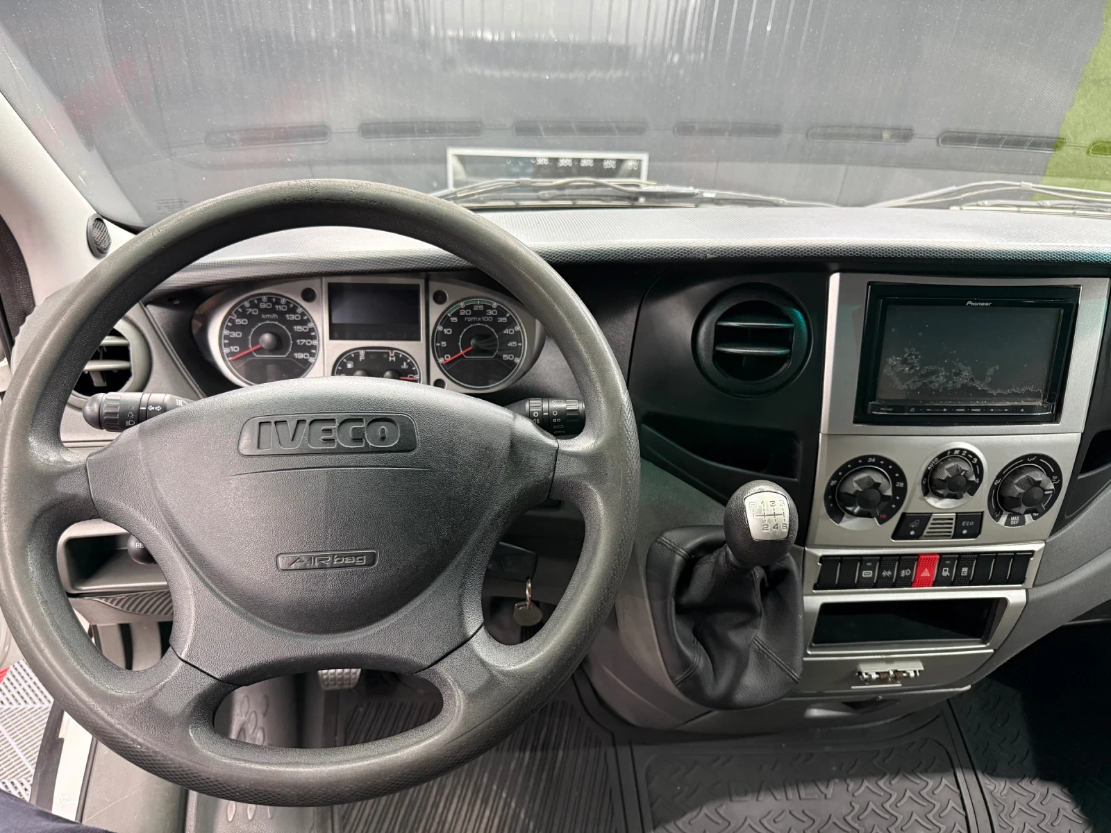 Iveco 35s17 3.0d КЛИМА, снимка 6 - Бусове и автобуси - 56010553