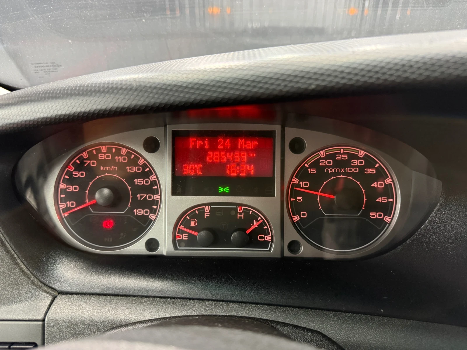 Iveco 35s17 3.0d КЛИМА, снимка 7 - Бусове и автобуси - 56010553