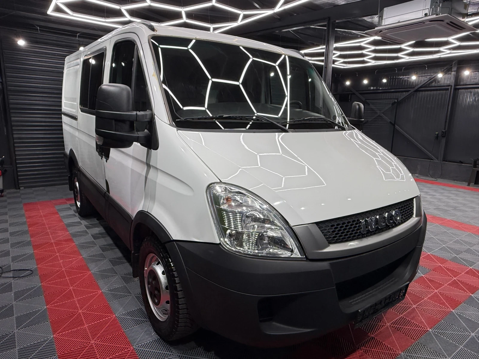 Iveco 35s17 3.0d КЛИМА, снимка 4 - Бусове и автобуси - 56010553