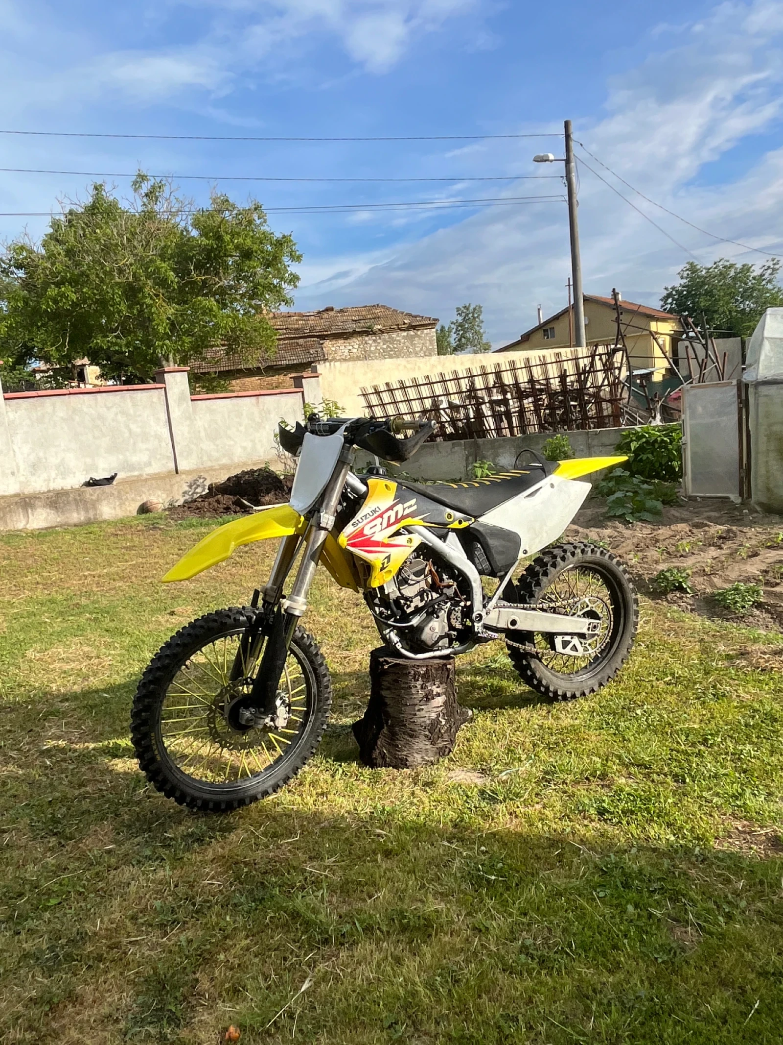 Suzuki Rmz