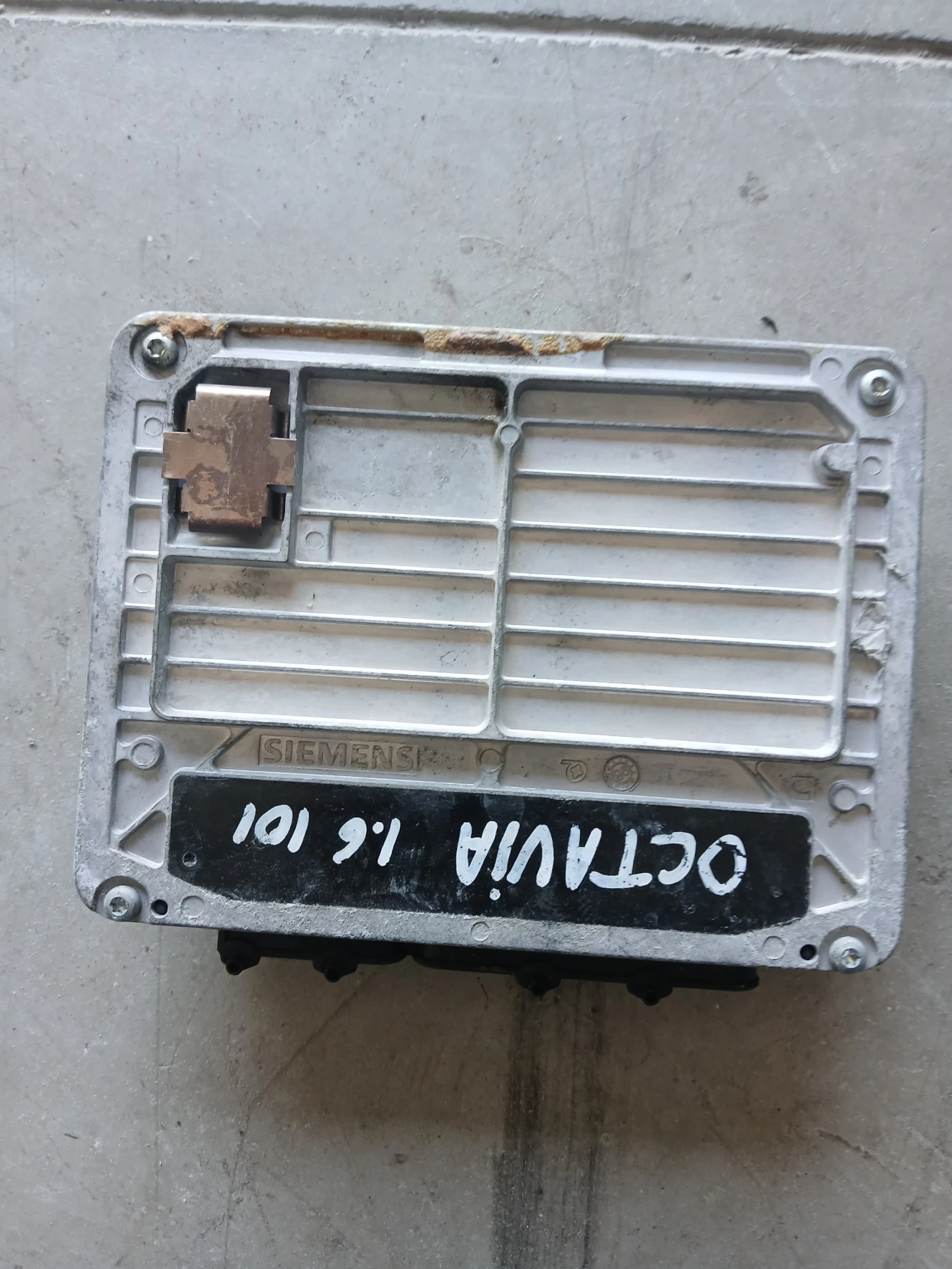 06А 906 019 AN Компютър Skoda Octavia, снимка 2 - Части - 54790831