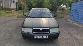 Skoda Octavia Laurin & Klement, снимка 15 - Автомобили и джипове - 45422307