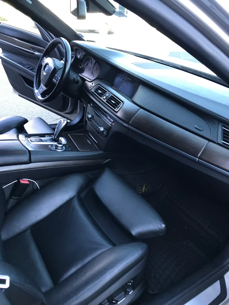 BMW 730 Ф01 Distronik/Head Up/Shadow Line/, снимка 7 - Автомобили и джипове - 52297641