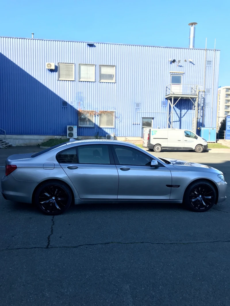 BMW 730 Ф01 Distronik/Head Up/Shadow Line/, снимка 2 - Автомобили и джипове - 52297641